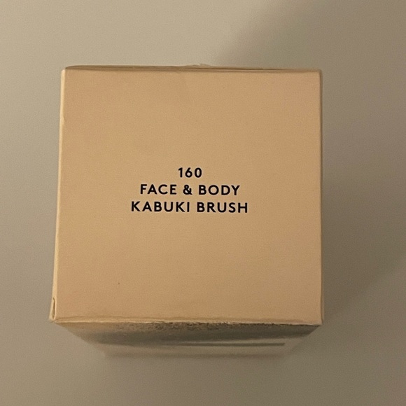 FENTY BEAUTY by Rihanna Face & Body Kabuki Brush 160 - Picture 3 of 4